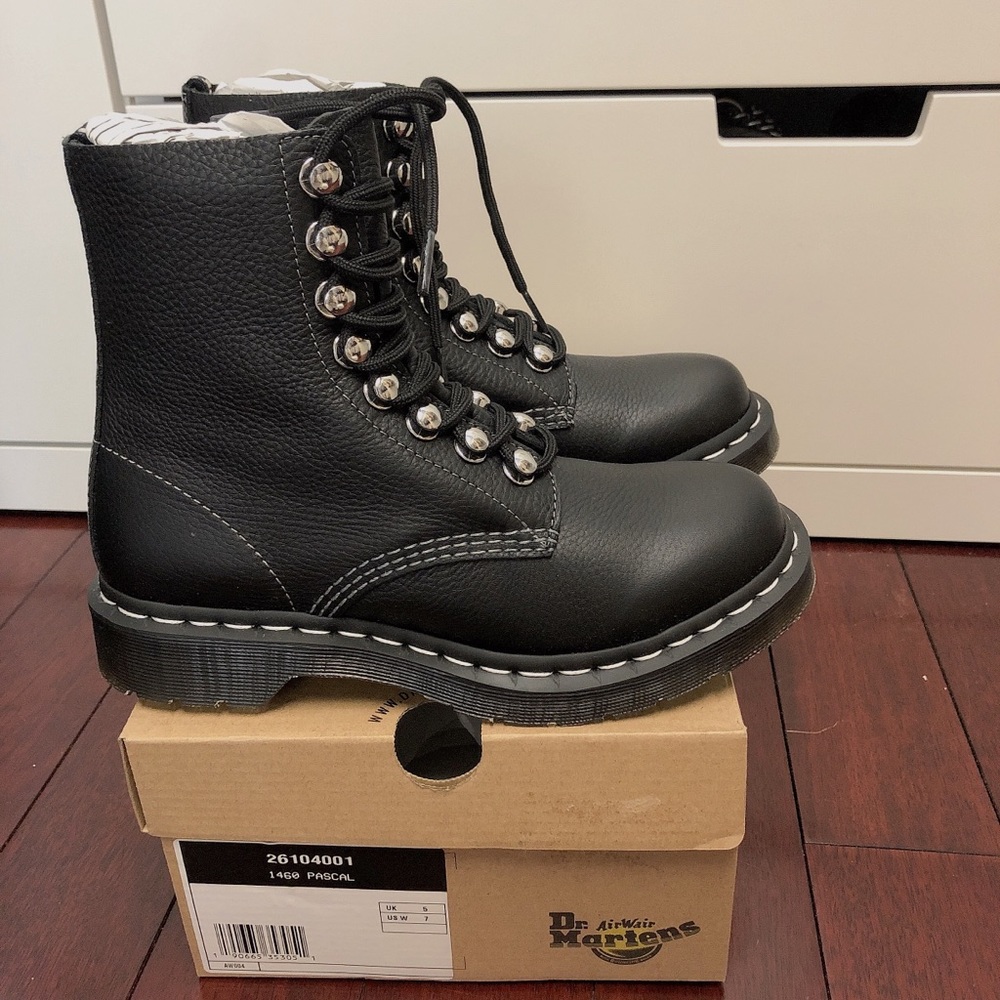 ❌SOLD❌ Dr Martens 1460 Pascal 8 eye brand new